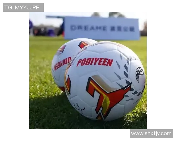 从默默无闻到闪耀绿茵场足球明星成名前的心路历程与采访揭秘